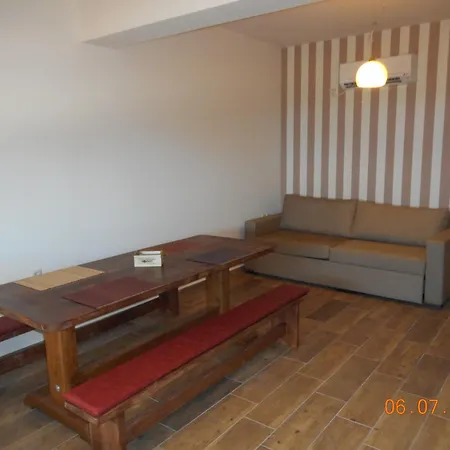 Regina Simotata Sissia Apartamento